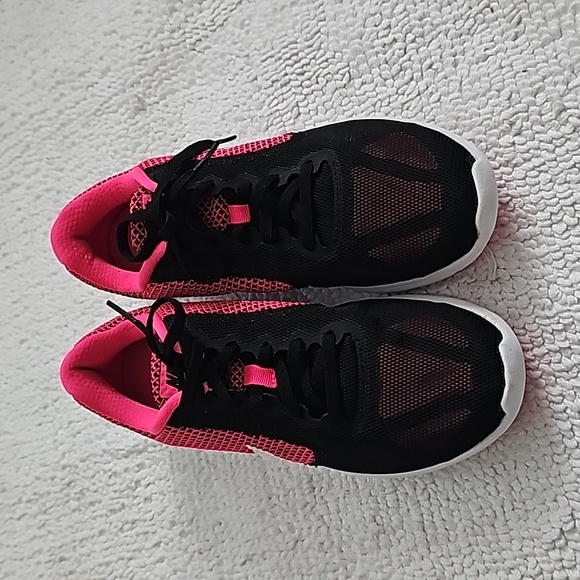 NWOT Nike Revolution's in Black and, fluorescent pink.  Never worn!  Size 7.5 - Picture 3 of 4